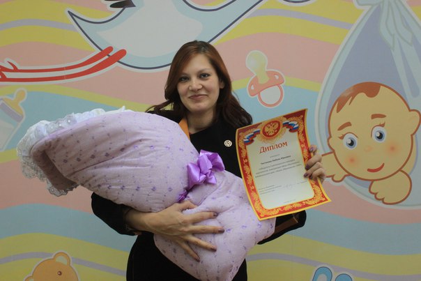 На выписке из роддома наградили победительницу конкурса журналистов, освещающих сферу образования Забайкальского края