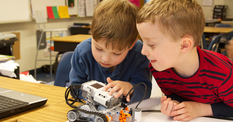 Набор детей с пяти лет на занятия робототехникой проходит в краевом Центре детско-юношеского технического творчества
