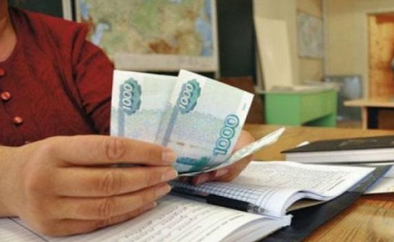 Более 500 миллионов рублей на выплату зарплаты педагогам за март направлено в муниципалитеты