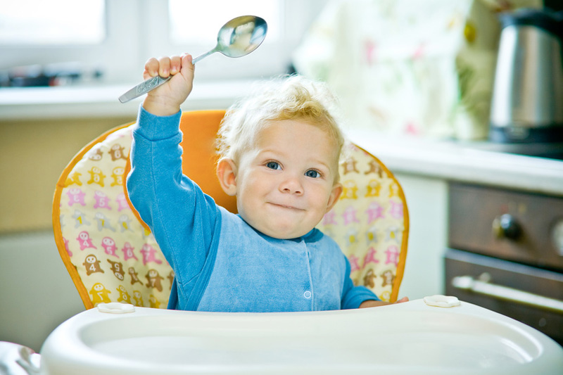 Как приучить ребенка кушать самостоятельно?