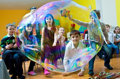 Увлекательное шоу мыльных пузырей для детей